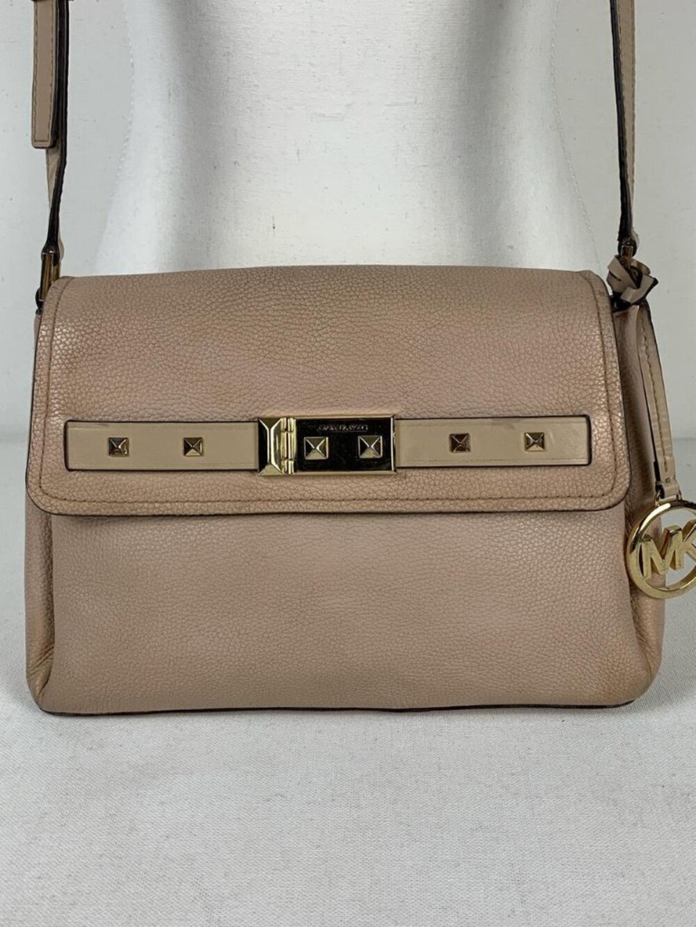 Michael Kors Addison Small Pink Leather Messenger Bag - Stylish & Chic!